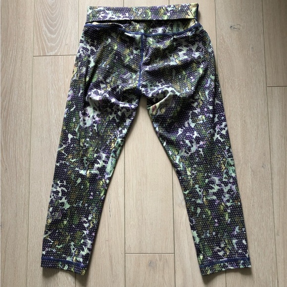 Lululemon Wunder Under Cropped Roll Down Floral Print Leggings - Picture 4 of 9